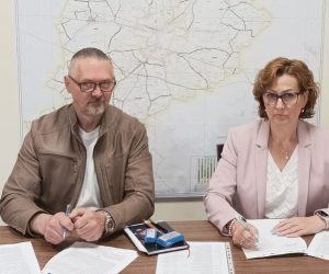 Podpisanie umowy na budowę ścieżki pieszo- rowerowej Rożek-Borowo